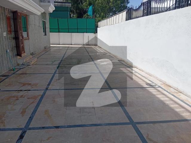 7 Beds Triple Storey House Best For Residential And Commercial Purpose F 10