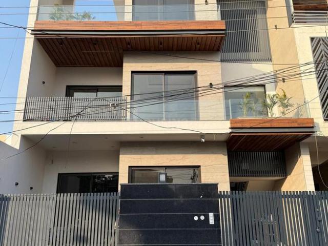 7 BHK Villa in Lohgarh for resale Zirakpur. The reference number is 20332884