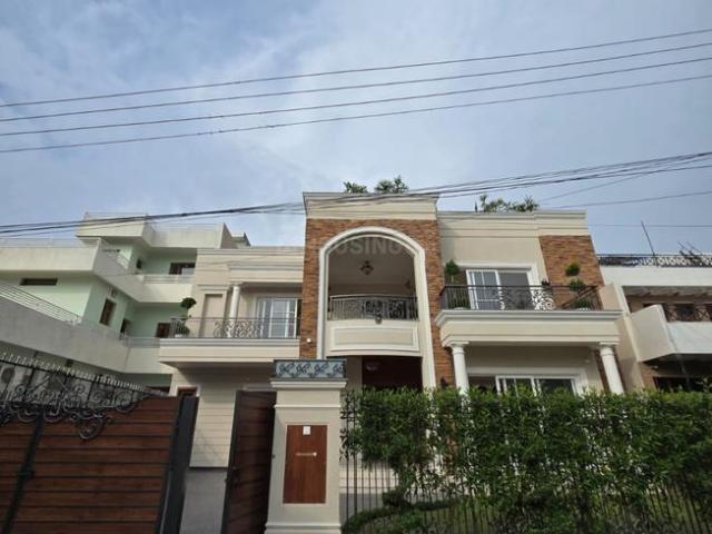 7 BHK Villa in Sector 71 for resale Mohali. The reference number is 18784041