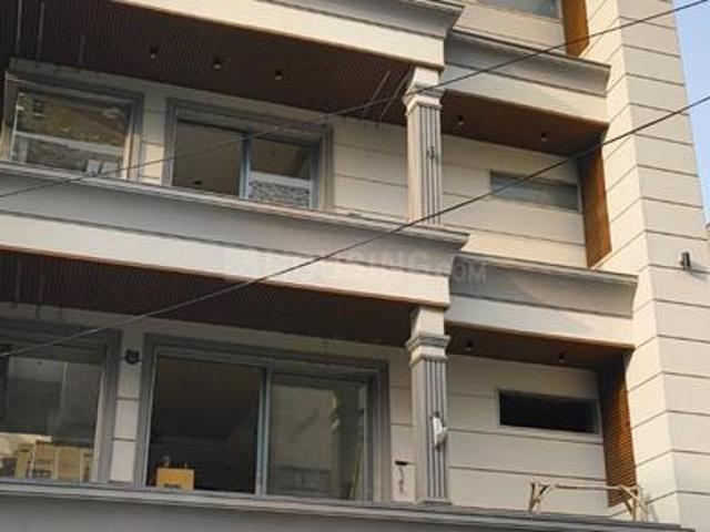 7 BHK Duplex in Sector 100 for resale Noida. The reference number is 20697470