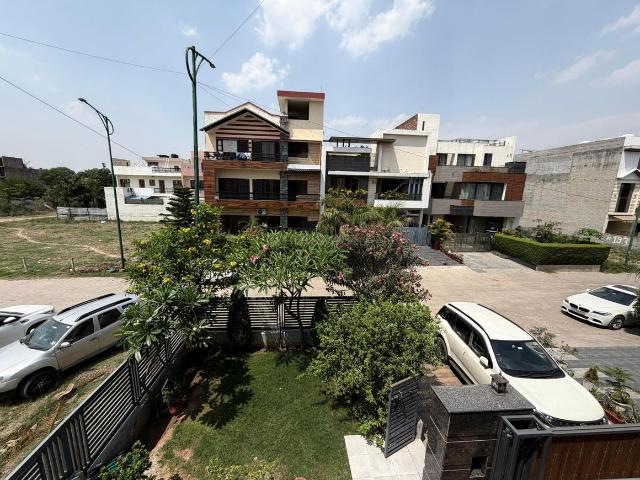 7 BHK Duplex in Sector 118 for resale Mohali. The reference number is 20127467