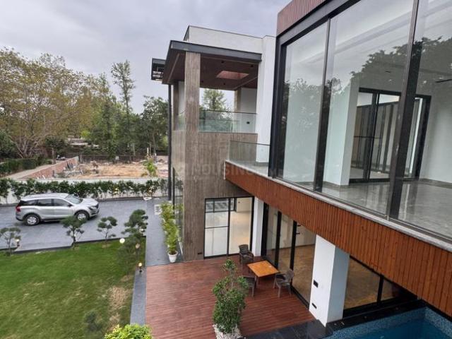 7 BHK Farm House in DLF Farms for resale New Delhi. The reference number is 20420753