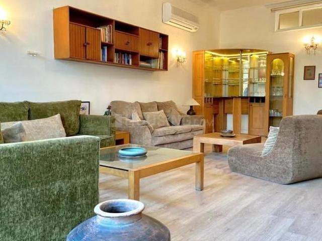 7 BHK Independent Builder Floor in Malviya Nagar for resale New Delhi. The reference number is 16791563
