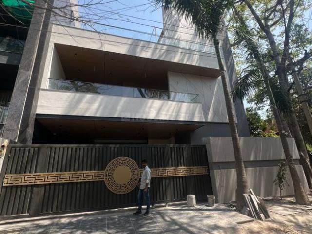 7 BHK Independent House in DLF Phase 1 for resale Gurgaon. The reference number is 18303925