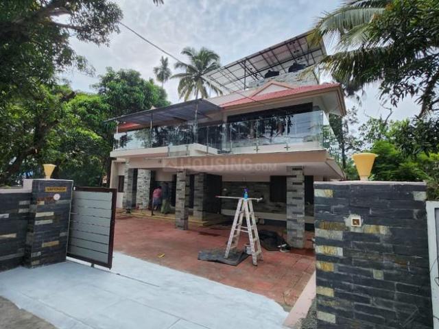 7 BHK Independent House in Elamakkara for resale Kochi. The reference number is 19790212