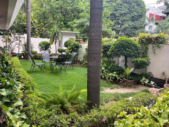 7 BHK Independent House in Maharani Bagh for rent New Delhi. The reference number is 16356424