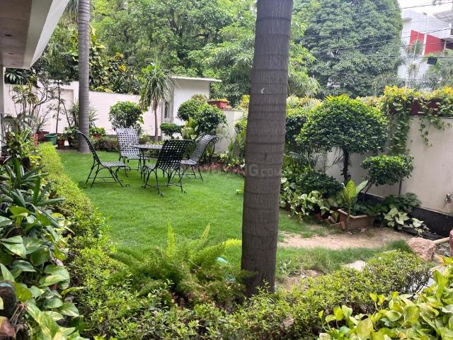 7 BHK Independent House in New Friends Colony for rent New Delhi. The reference number is 20750946