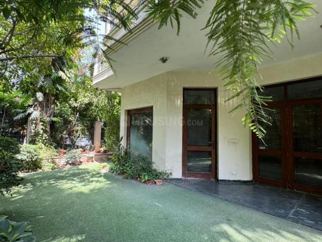 7 BHK Independent House in New Friends Colony for resale New Delhi. The reference number is 20508128