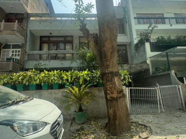 7 BHK Independent House in New Friends Colony for resale New Delhi. The reference number is 20357256