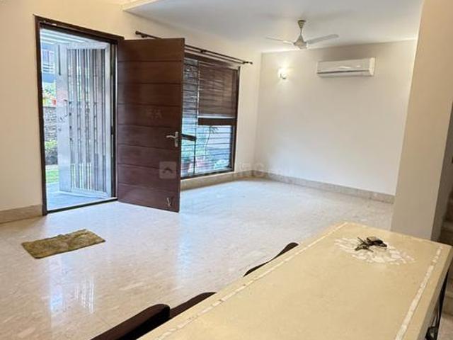 7 BHK Independent House in Sector 108 for rent Noida. The reference number is 19307309