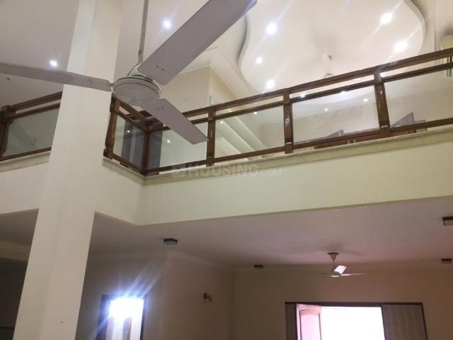 7 BHK Independent House in Sector 39 for resale Noida. The reference number is 20105169