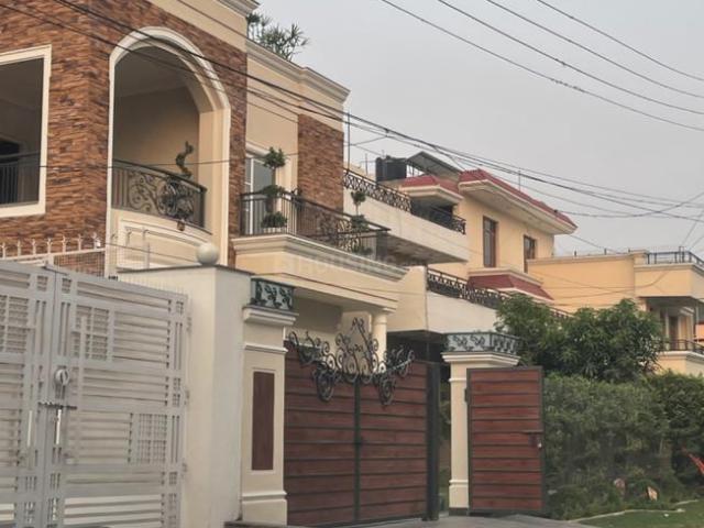 7 BHK Independent House in Sector 71 for resale Sahibzada Ajit Singh Nagar. The reference number is 17534705