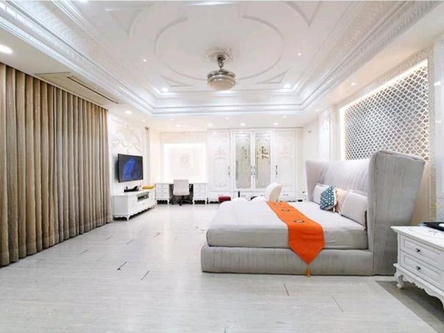 7 BHK Penthouse in Jodhpur for resale Ahmedabad. The reference number is 19515641