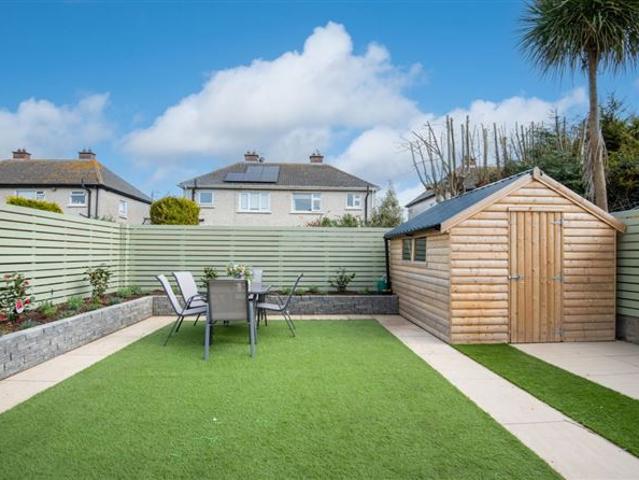 7 Carrick Court, Portmarnock, County Dublin Noel Kelly Auctioneers Ltd 4915 MyHome. Ie Residential
