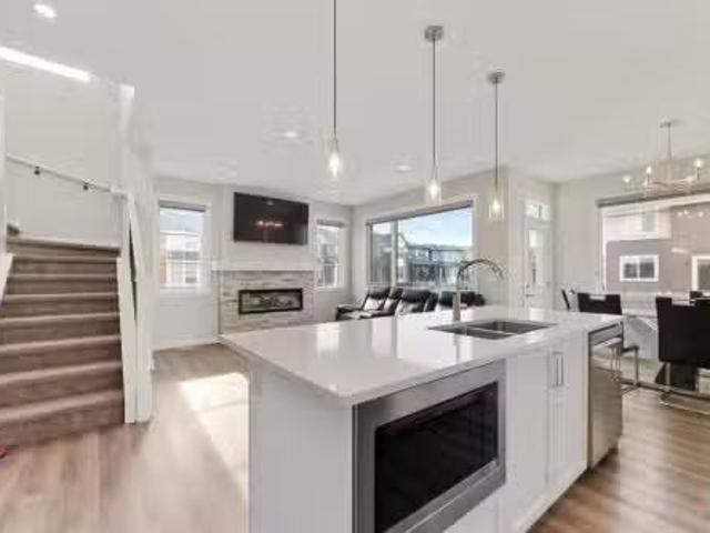 7 Corner Glen Common Ne, Calgary, AB, T3N 2L5 house for sale.