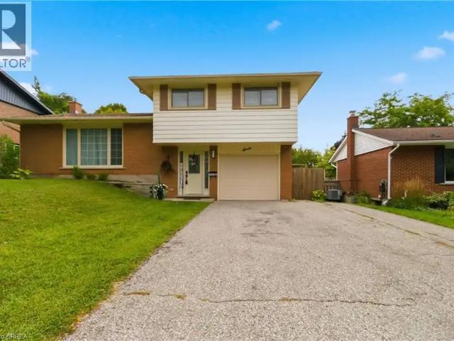 7 CRESTWOOD Drive Unit# 1
