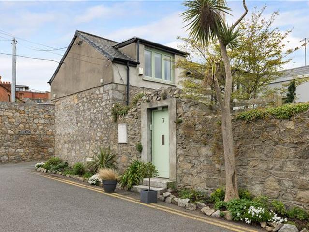 7 Crofton Mews, Stable Lane, Dun Laoghaire, Co. Dublin Sherry FitzGerald Dun Laoghaire 4932 MyHome. Ie Residential