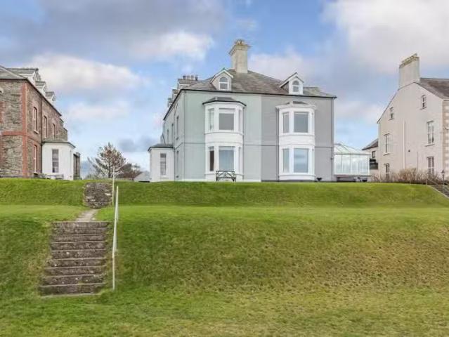 7 Dufferin Villas