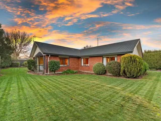 7 De Renzie Place, Kirwee, NZ 7543 House for Sale