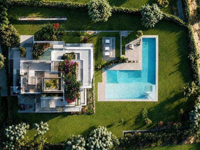 7 Exclusivas Villas de Lujo a 200 metros de la Playa Estepona