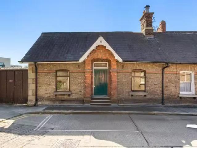 7 Estate Cottages, Shelbourne Road, Ballsbridge, Dublin 4, D04.