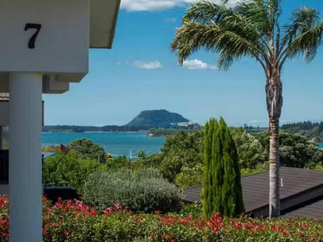 7 Farnell Court, Omokoroa, Western Bay Of Plenty For Sale