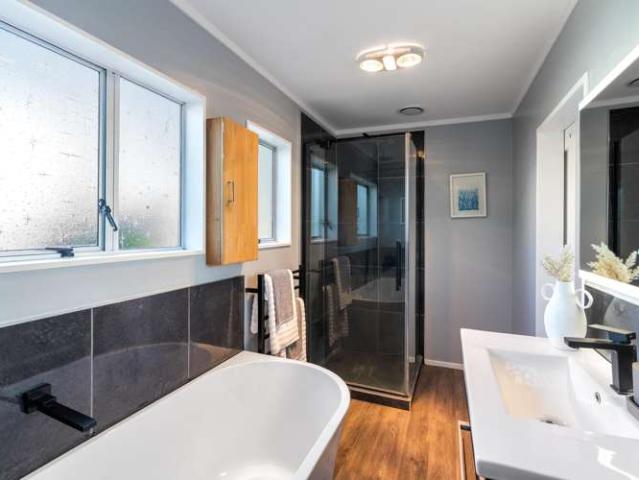 7 Guadeloupe Crescent, Grenada Village, Wellington City