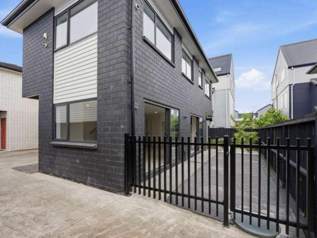 7 Holland Avenue, Pt England, Auckland City