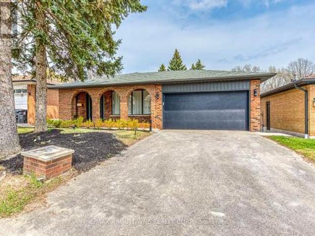 7 Ivybridge Drive, Toronto, ON, M9C 3R2 house for sale | Listing ID W12214 | Royal LePage