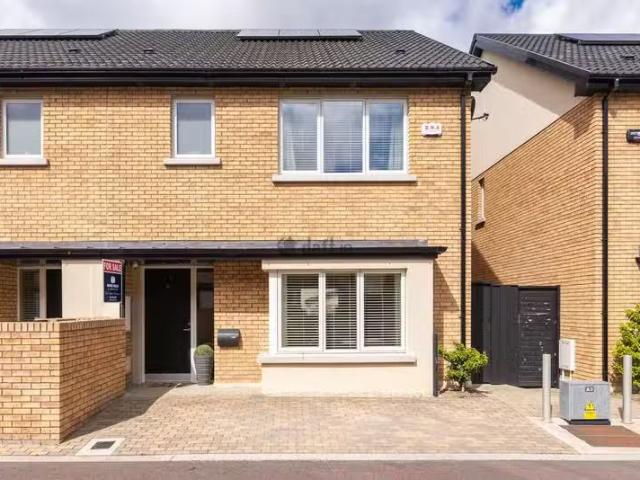 7 Larkfield Glade, Leopardstown, Dublin 18 is for rent