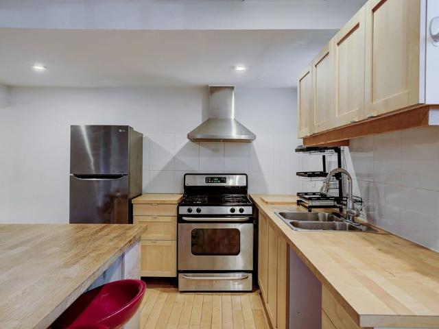 7, Place Park, B, Westmount