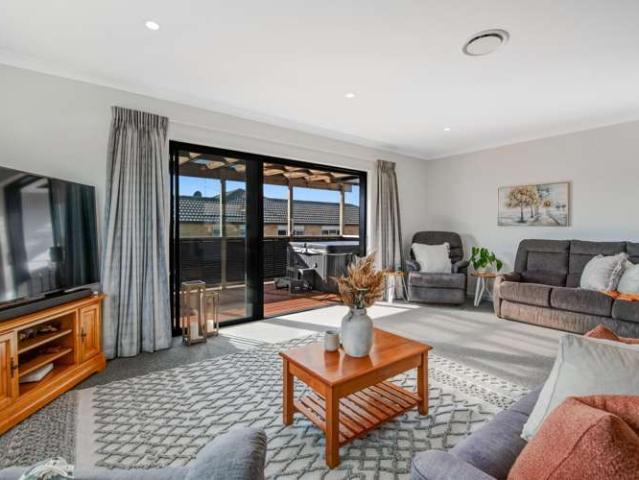 7 Raabia Close, Parakai, Rodney