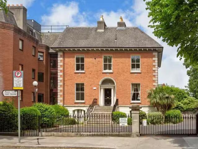 7 Raglan Hall, Clyde Road, Ballsbridge, Dublin 4, D04P440 is f.