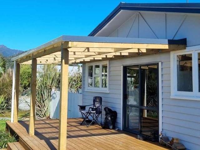 7 Roberts Street, Whataroa, Westland