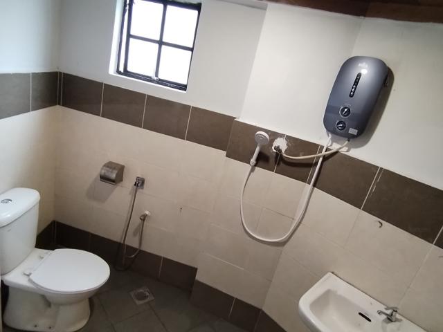 7 Stops to TRX Master Room attached Toilet at Seri Kembangan