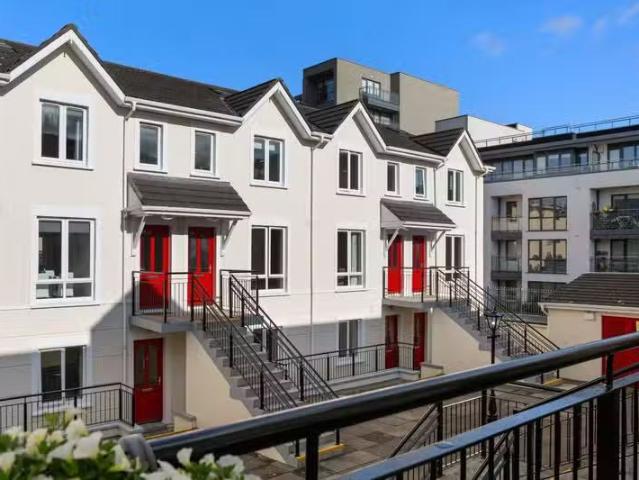 7 Saint Helen's Court, George's Street Lower, Dun Laoghaire, C.