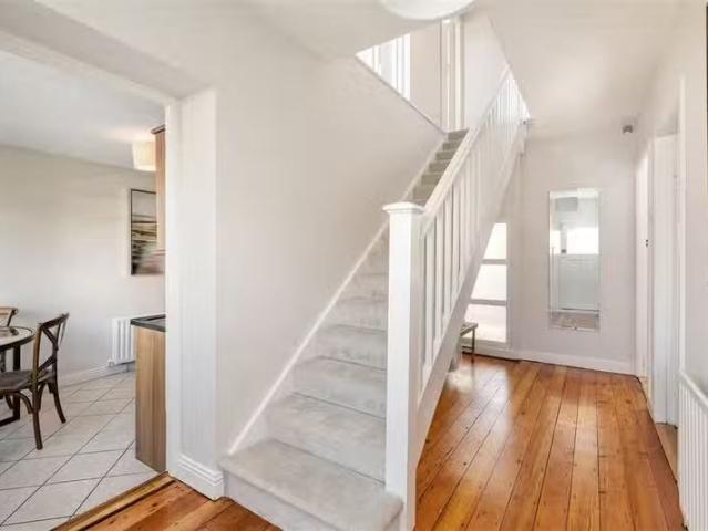 7 Sandymount Castle Drive, Sandymount, Dublin 4, D04 H286