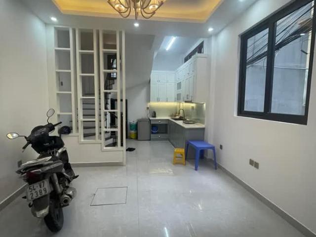 7 Tỷ Nhà Cầu Giấy 40M 5 Tầng Mặt Tiền 4m, Lô Góc 2 Thoáng Gần Phố Gần Oto, Nhà Đẹp Ở Ngay