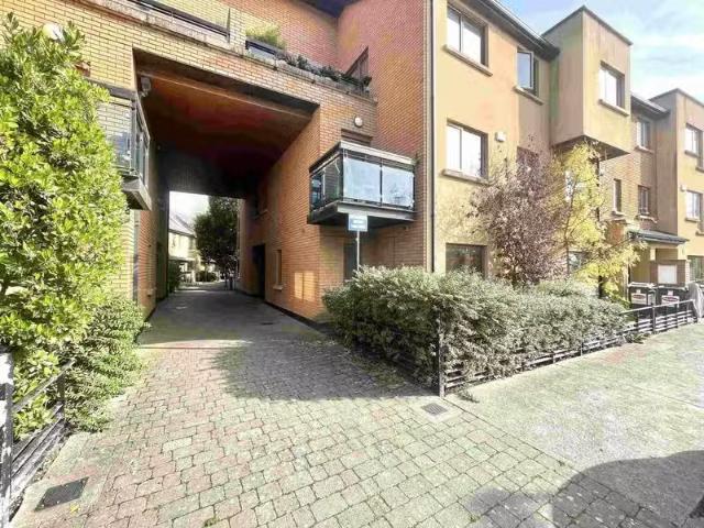 7 The Paddocks Crescent, Adamstown, Co. Dublin is for sale