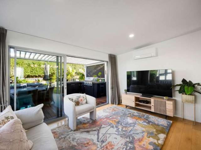 7 Vera Court, Millwater, Rodney