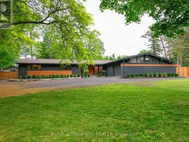 7 Woodington Crescent, St. Catharines Glendale/Glenridge, ON, L2T 3T6 Luxury House for sale | Listing ID X13433 | Royal LePage Carriage Trade Luxury Properties