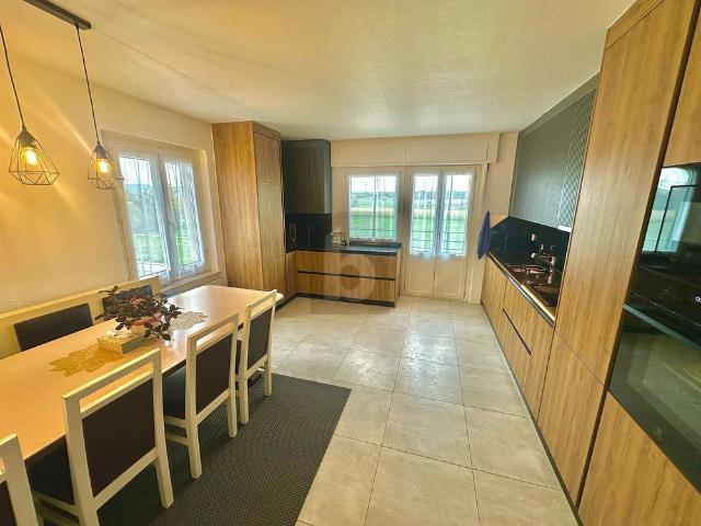 7 Zimmer, 200 m², 1. Stock