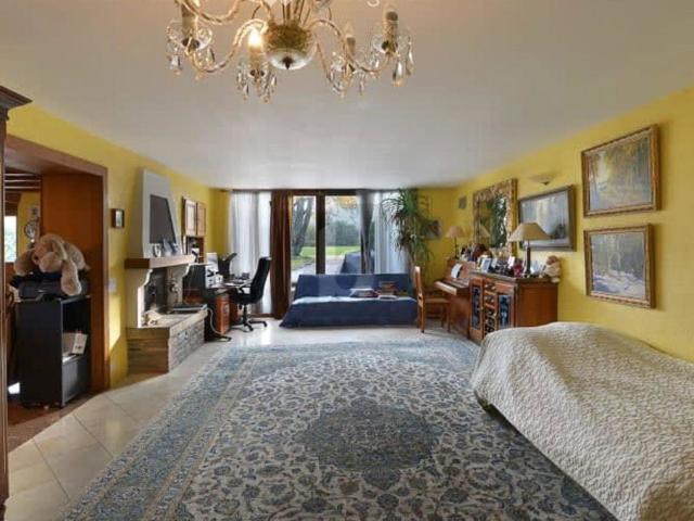 7 Zimmer, 240 m²
