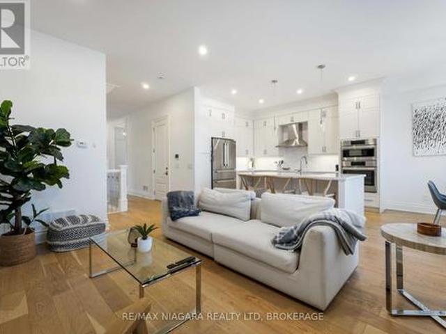 7 15 Arbourvale Common Road, St. Catharines Glendale/Glenridge, ON, L2T 3B7 townhouse for lease | Listing ID X13534 | Royal LePage