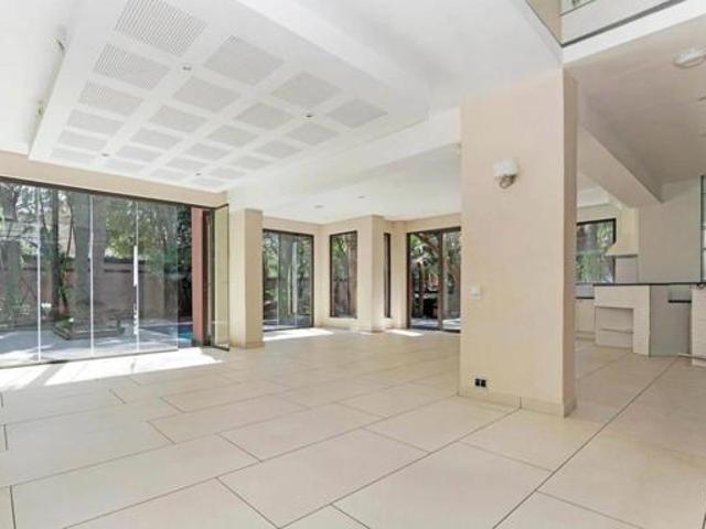 7.5 Bedroom House in Atholl