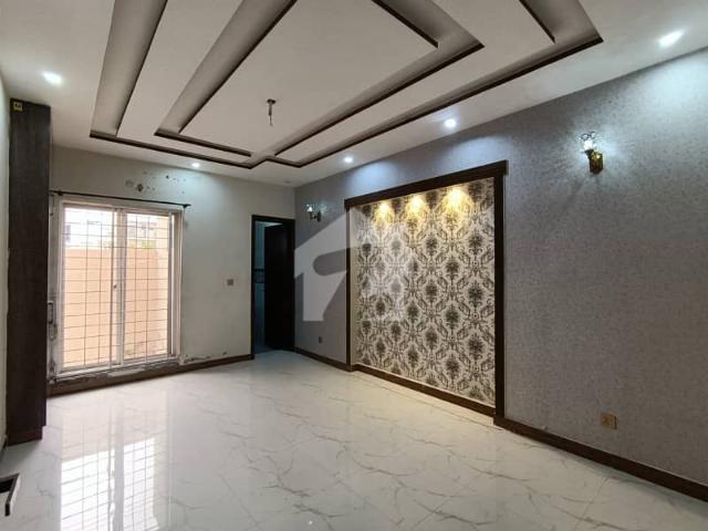 7.5 Marla Slightly Used House In Lake City | Excellent Condition