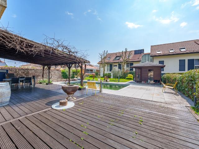 7,5 Zimmer Dorfhaus mit Schwimmbad im Herzen von Gilly