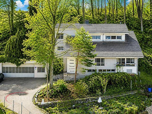 7.5 Zimmer Einfamilienhaus mit Lagerhalle