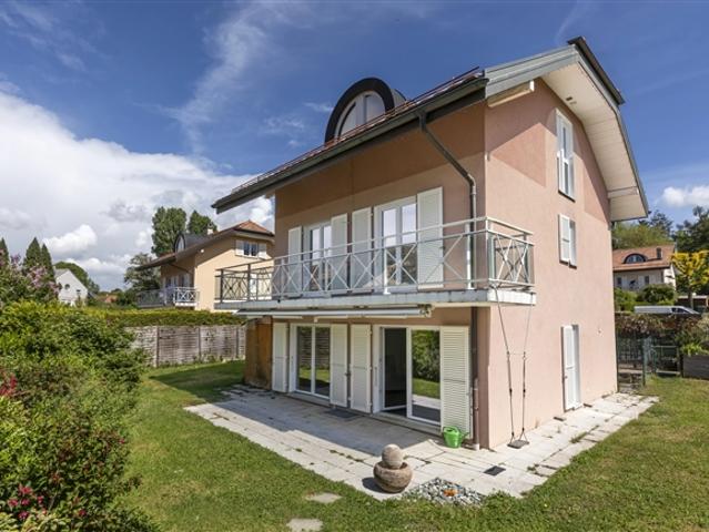 7,5 Zimmer Villa am Ende einer doppelten Sackgasse, gelegen in einer außergewöhnlich friedlichen Wohnumgebung