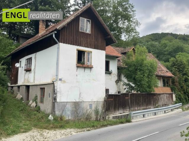 7,6 % Rendite – vermietete Doppelhaushälfte mit zusätzlicher Wohneinheit zur Renovierung und Selbstnutzung